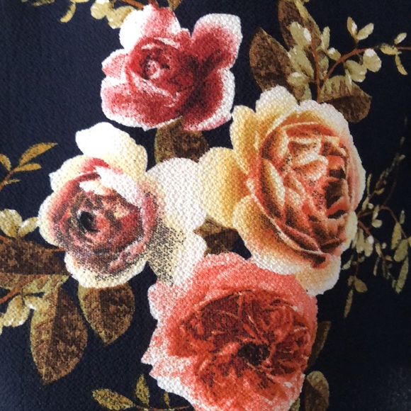 Floral bell sleeve top - Picture 2 of 4